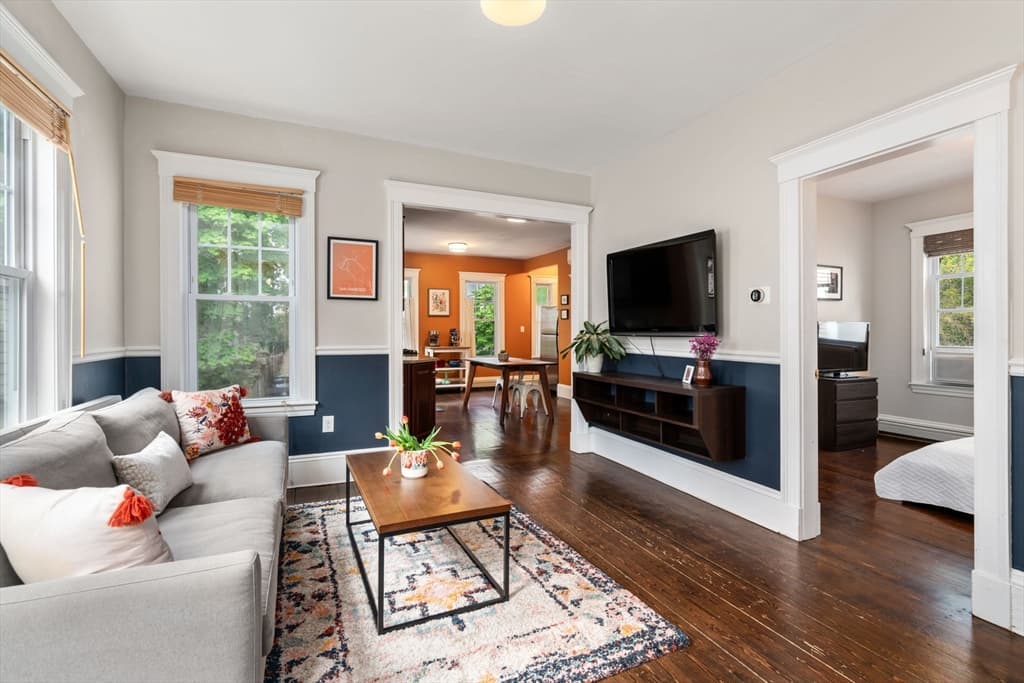 55 Mozart St #2 photo 4
