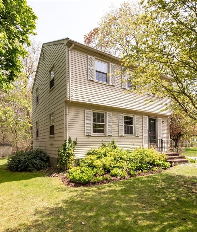 62 Green St photo 2