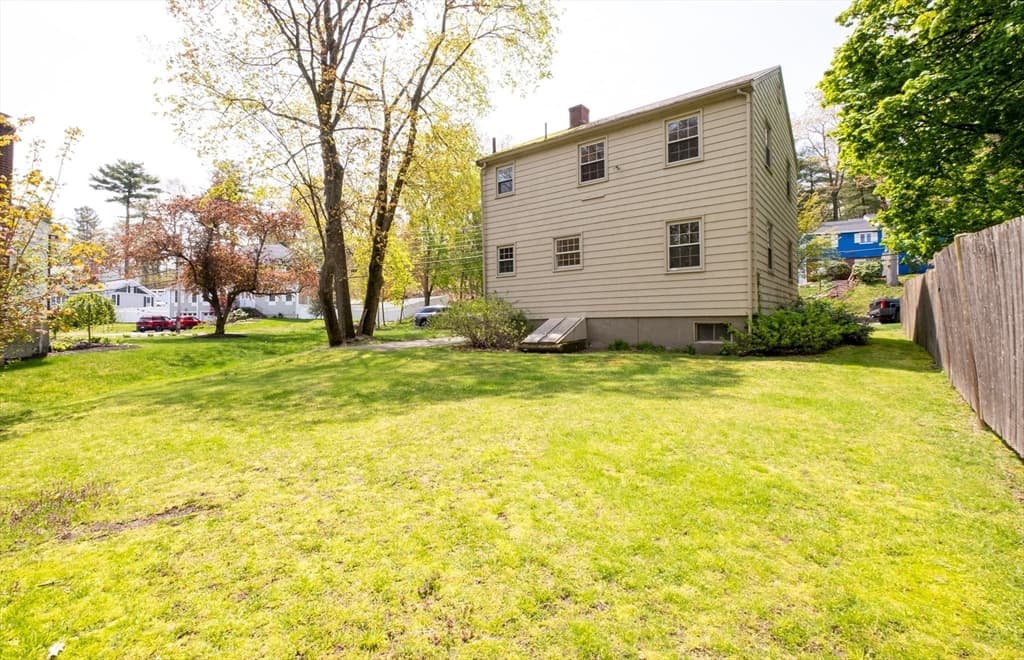 62 Green St photo 3