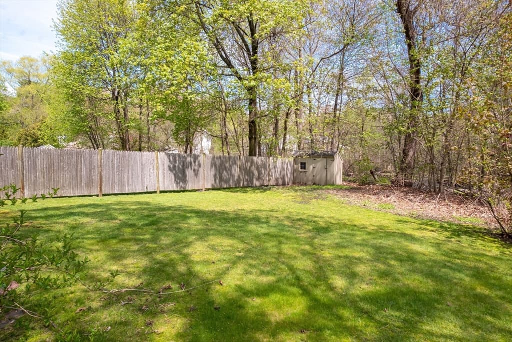 62 Green St photo 5