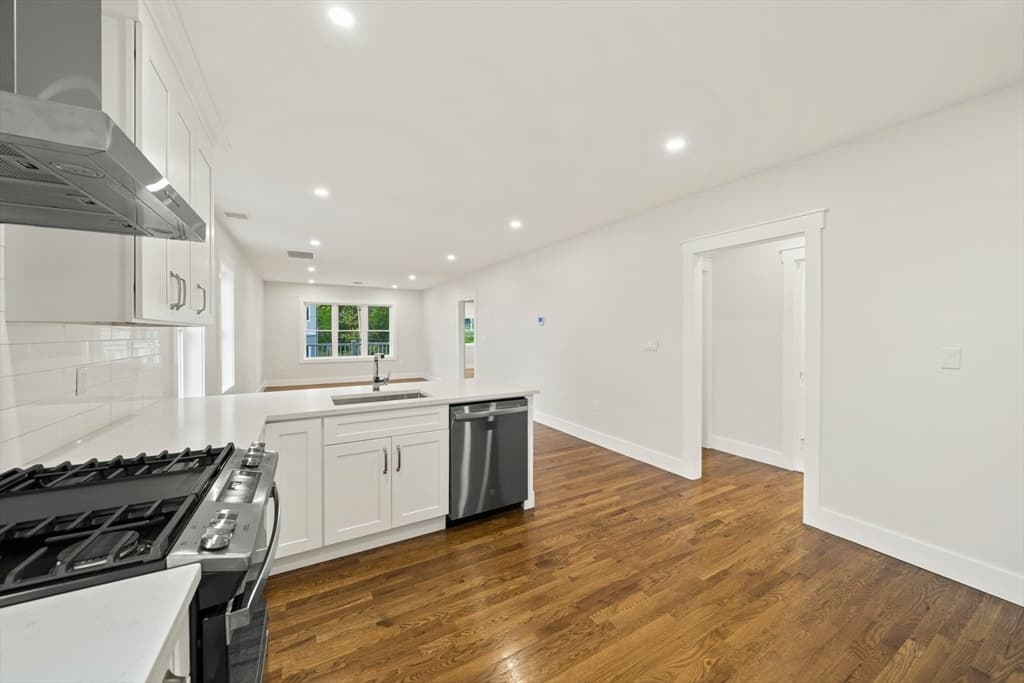 10 Whitford St. #10 photo 3