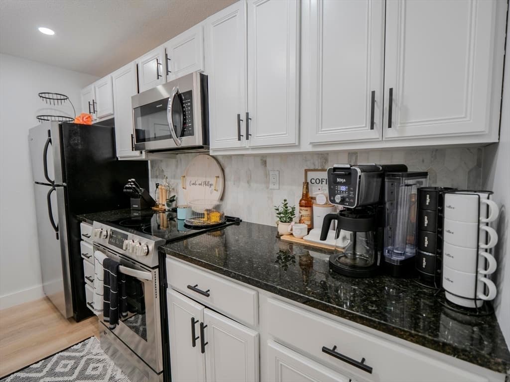 200 Manning St #17C photo 3