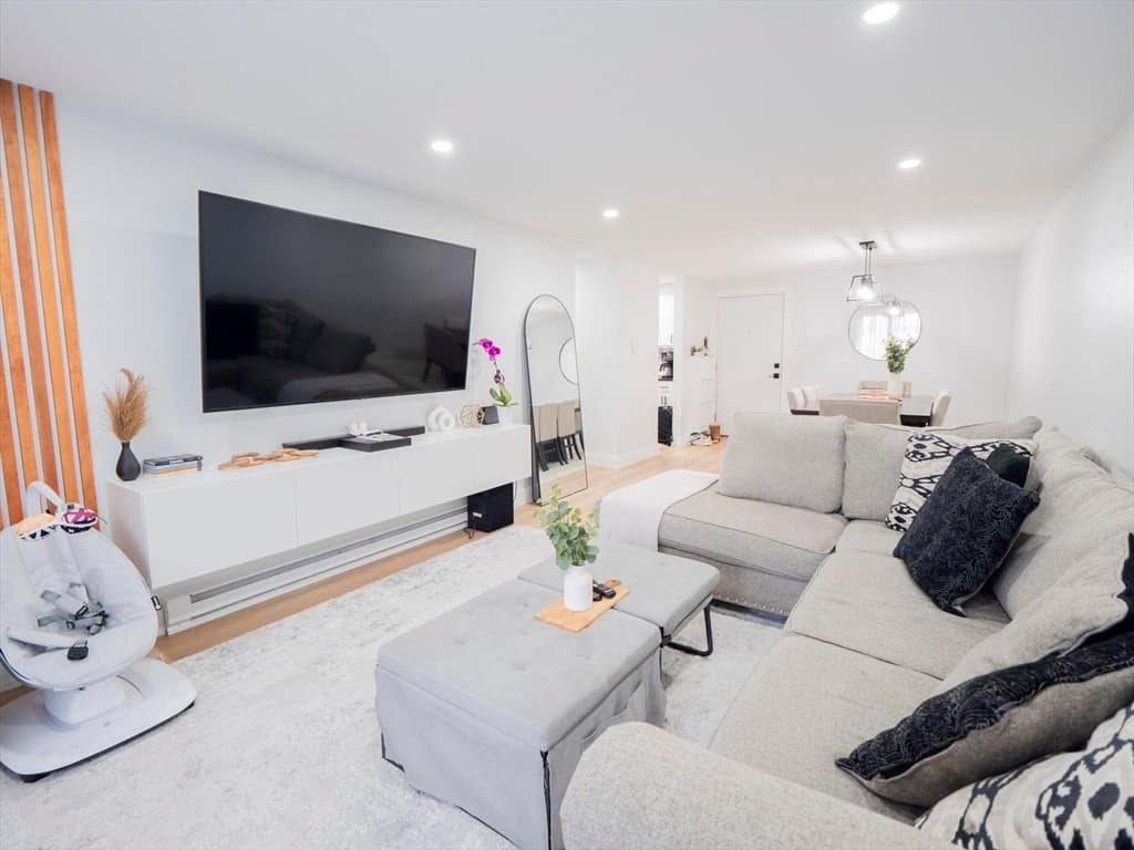 200 Manning St #17C