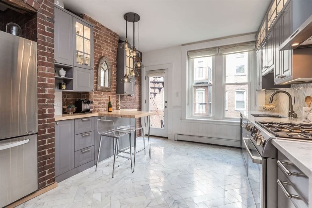 19 Cortes Street #3