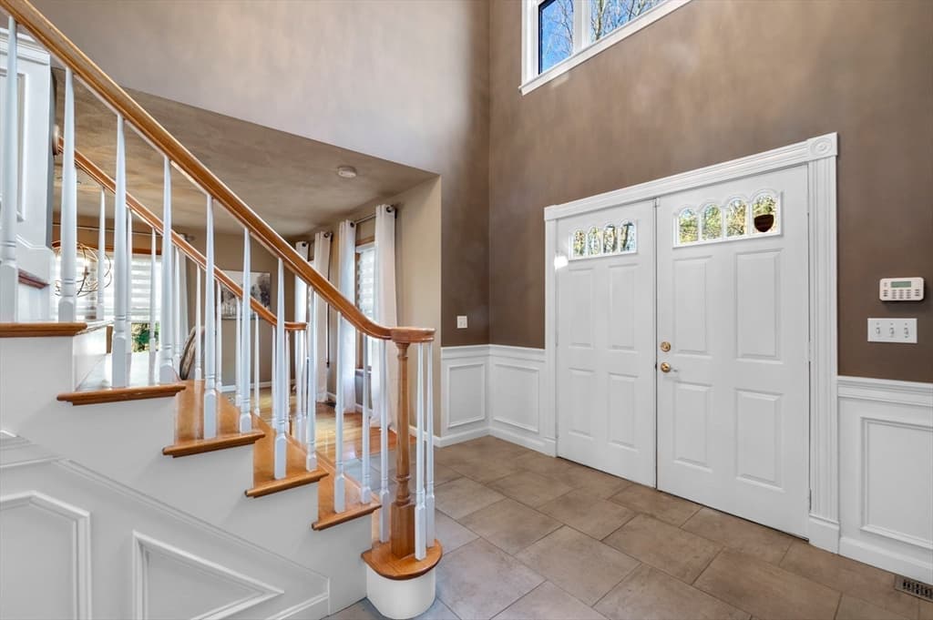 14 King Edward Ct photo 3