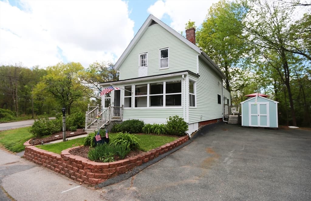 28 Howard Ave photo 2
