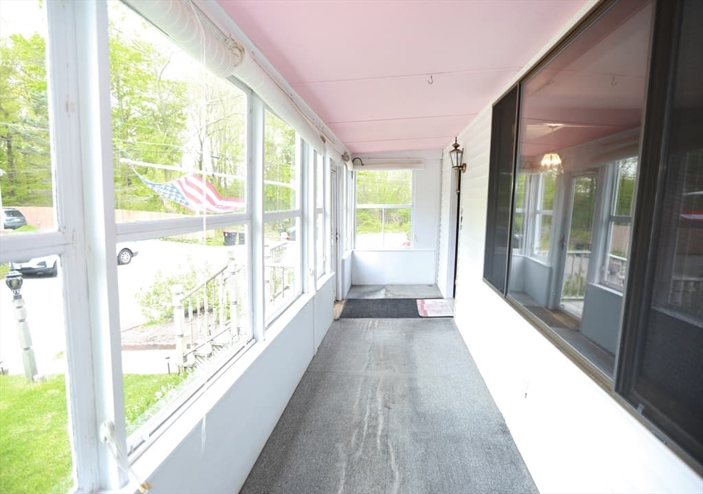28 Howard Ave photo 5