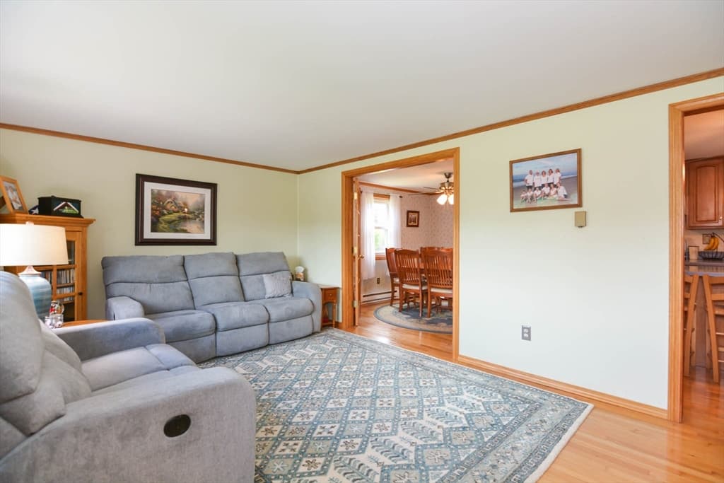 21 Circle Dr photo 3