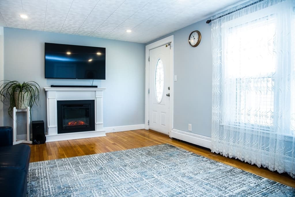 76 Cook Ln photo 3
