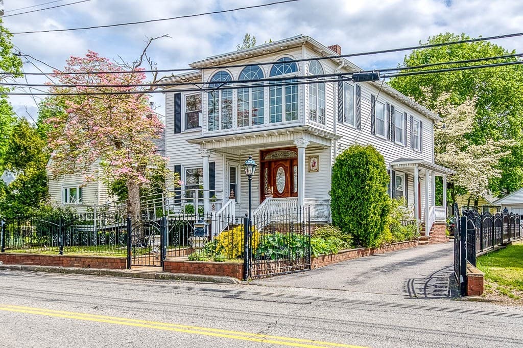 61 Old Colony Avenue