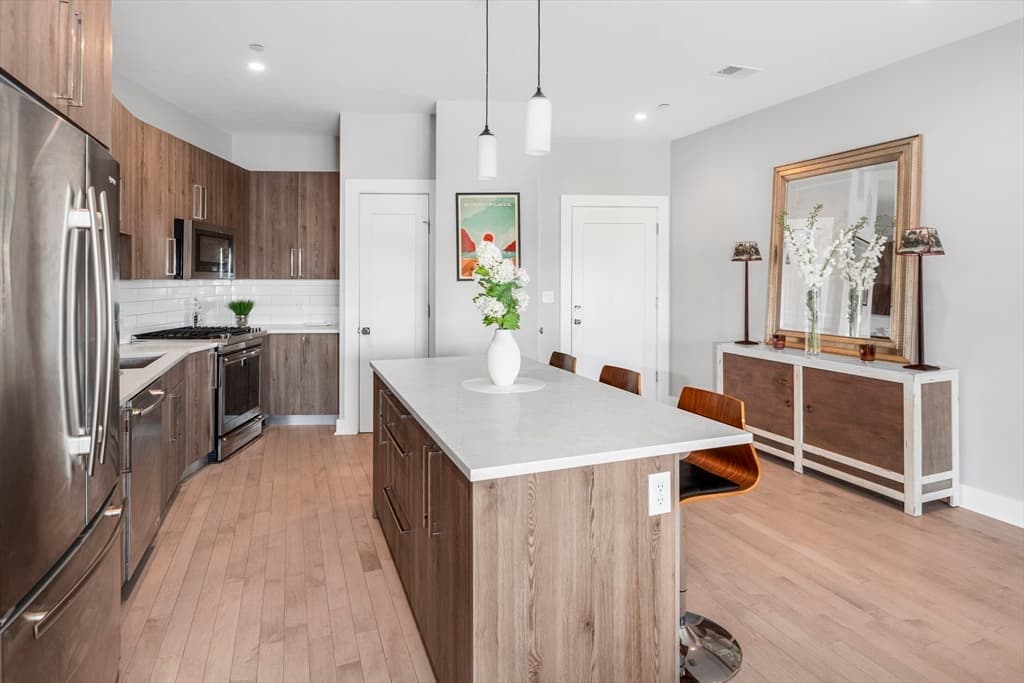 232 Old Colony Ave #403 photo 3