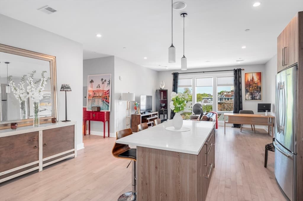 232 Old Colony Ave #403