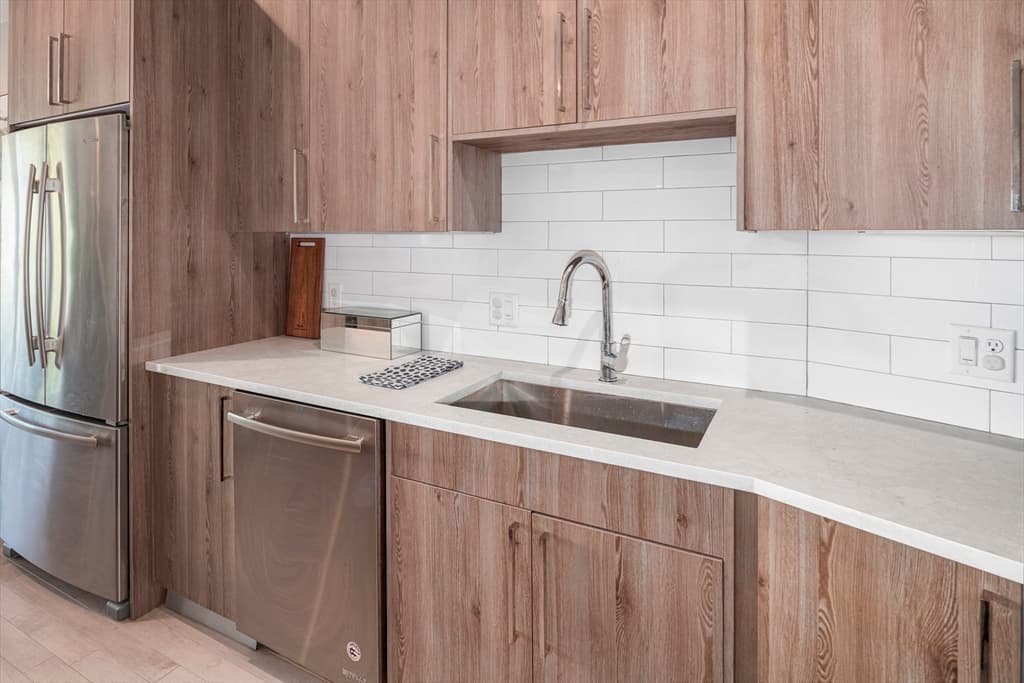 232 Old Colony Ave #403 photo 4