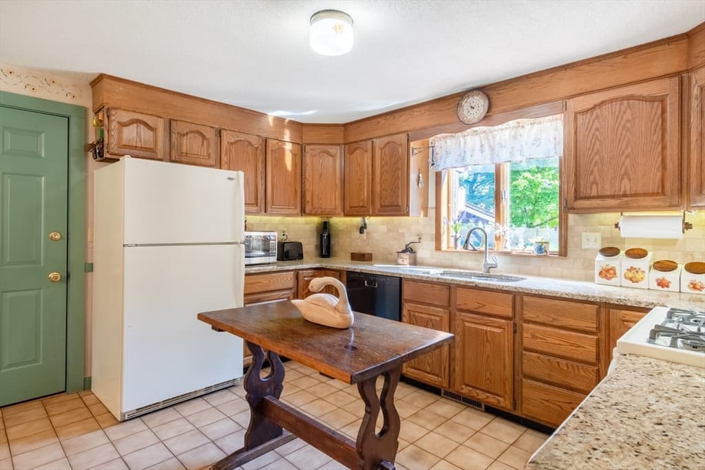 872 Somers Rd photo 3