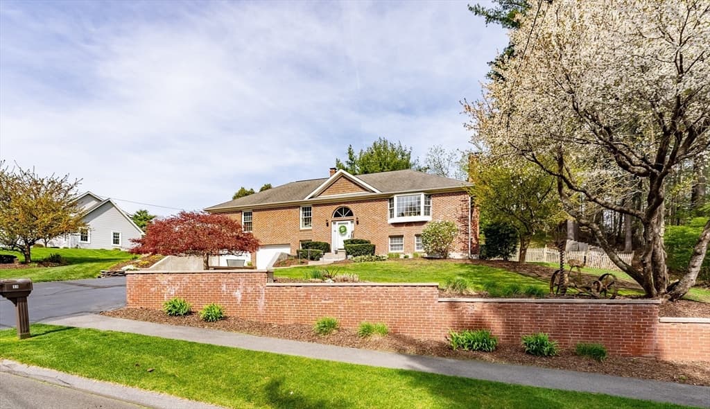 11 Fawn Ln photo 3