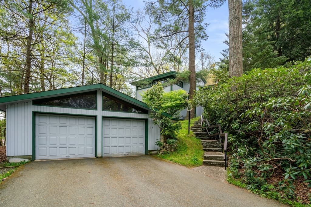 139 Glezen Lane photo 3