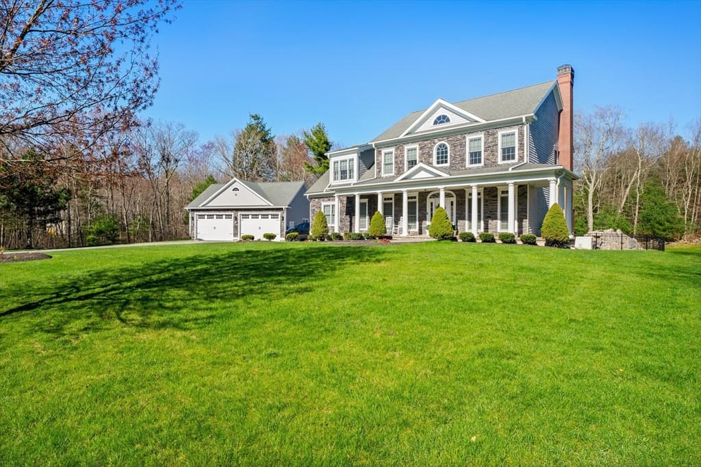 23 Round Farm Rd