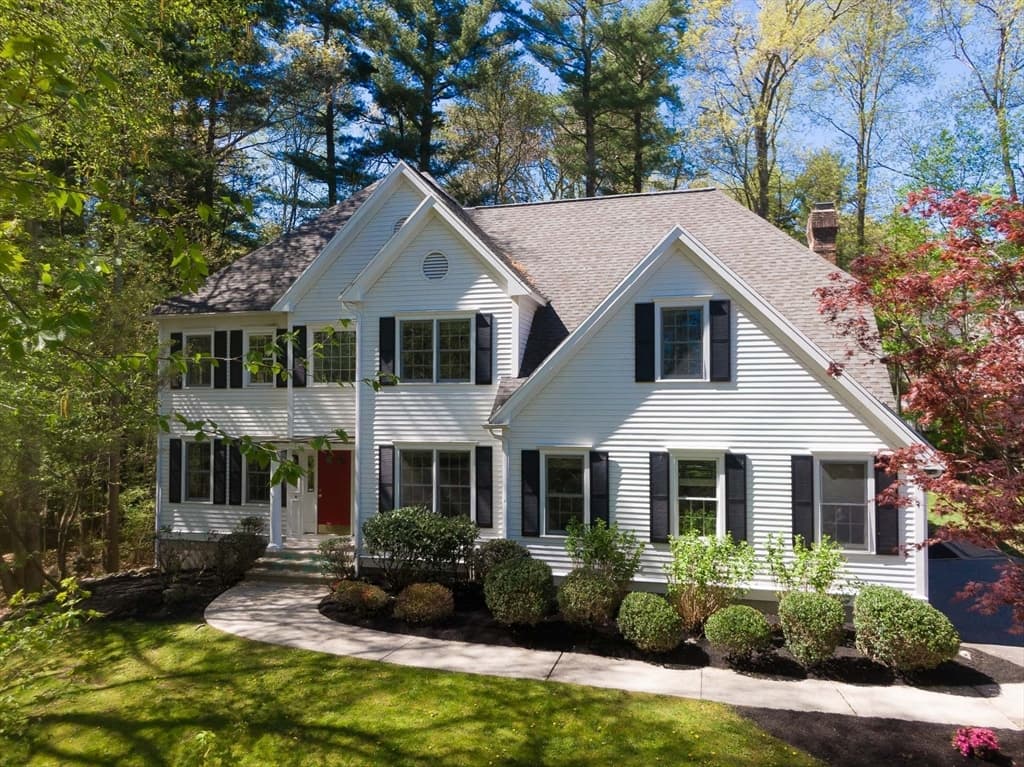4 Metacomet Lane photo 2