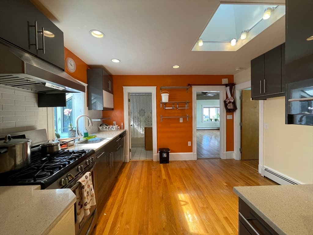301 Lake St photo 2