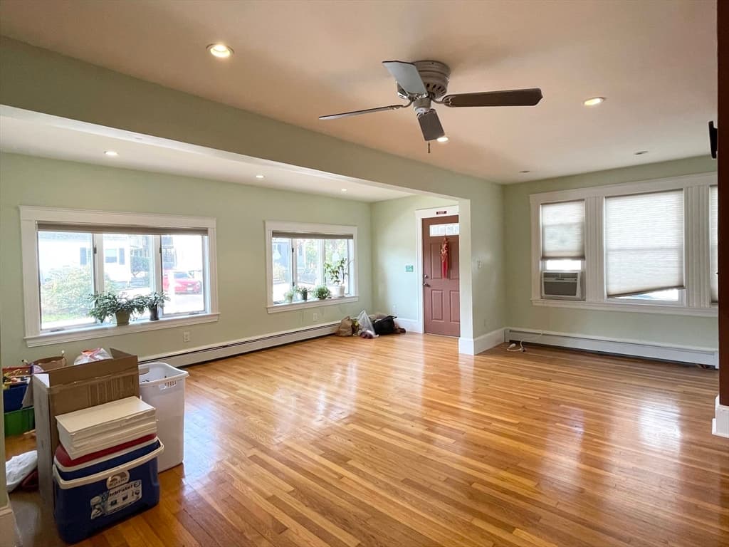 301 Lake St photo 3