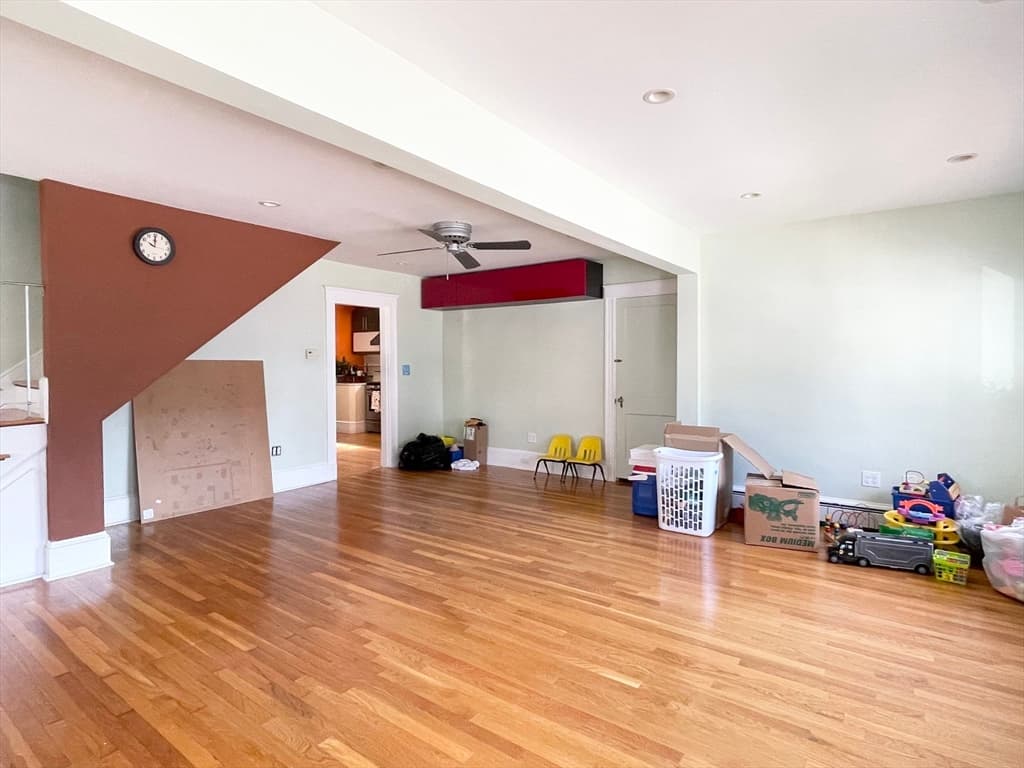 301 Lake St photo 4