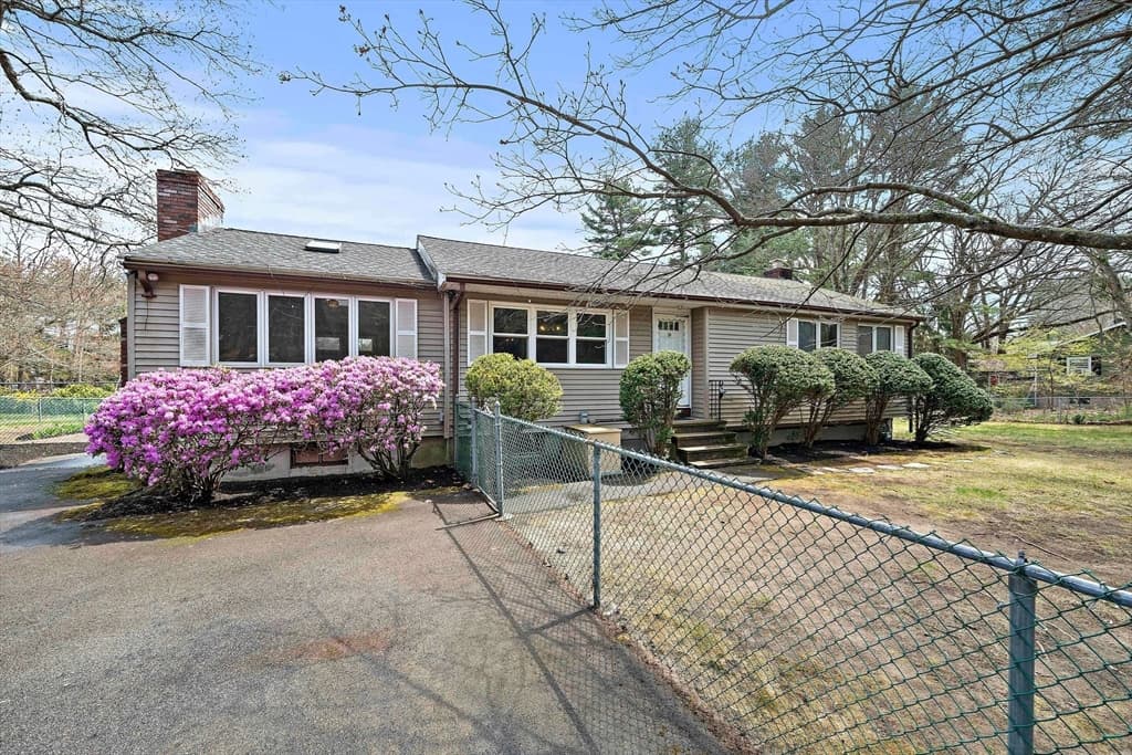 8 Priscilla Ln photo 2