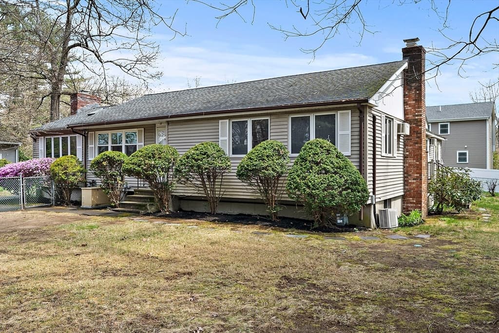 8 Priscilla Ln