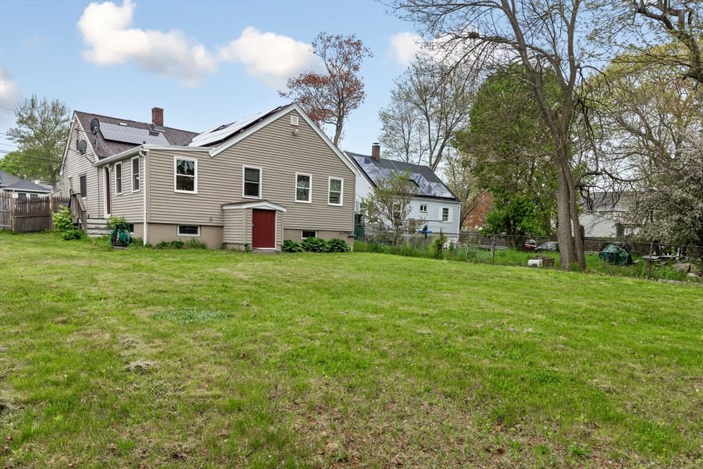 33 Oakdale St photo 4