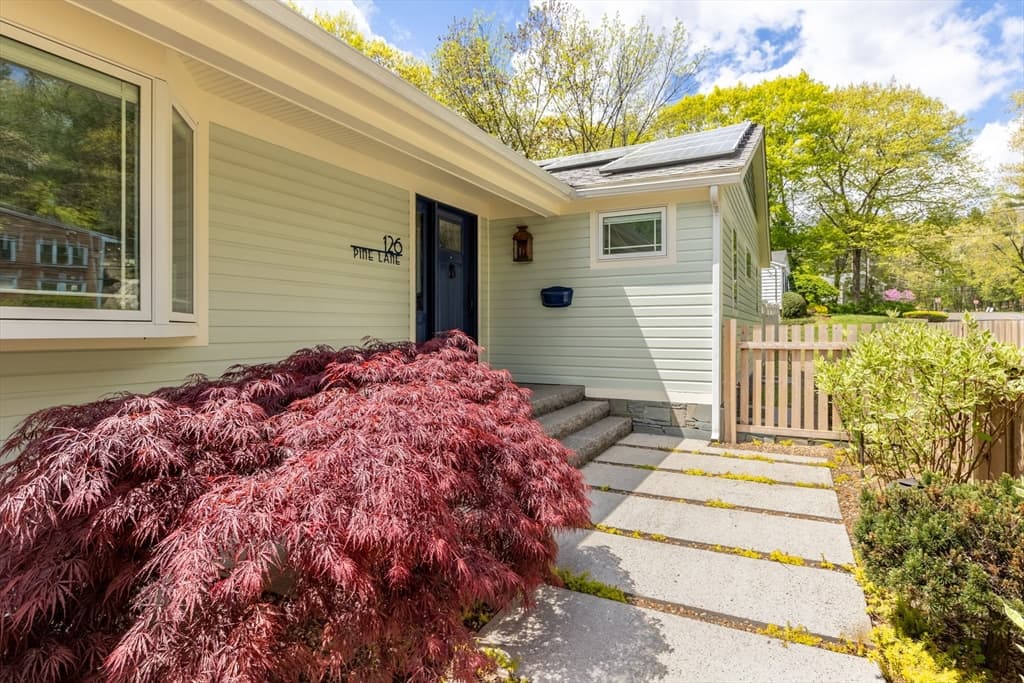 126 Pine Ln photo 3
