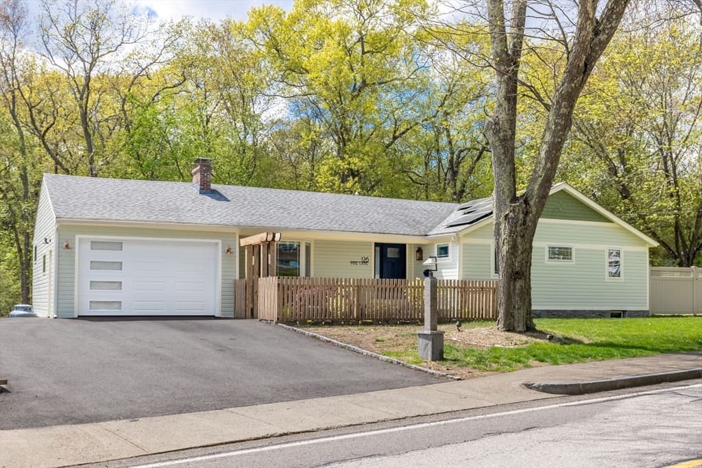 126 Pine Ln