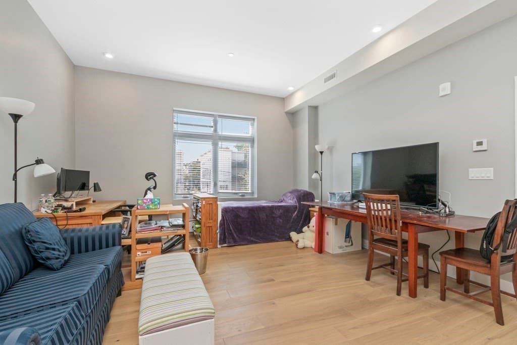60 Cross St E #208 photo 2