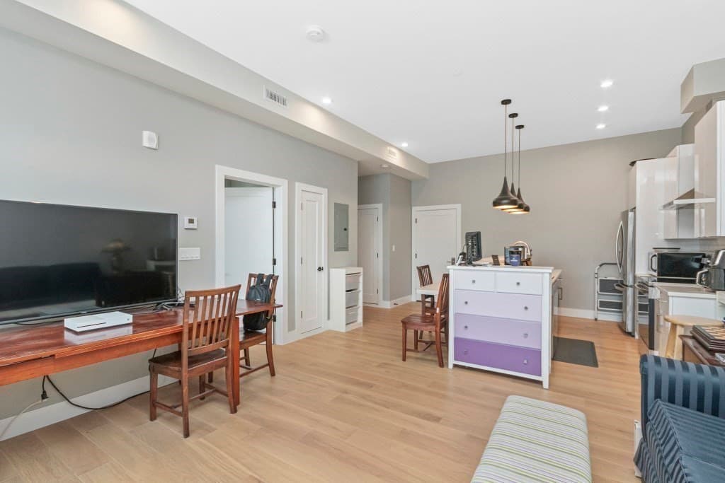 60 Cross St E #208 photo 3