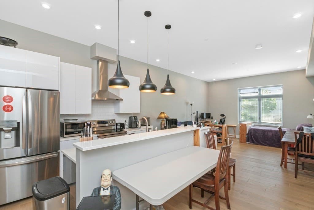 60 Cross St E #208 photo 5