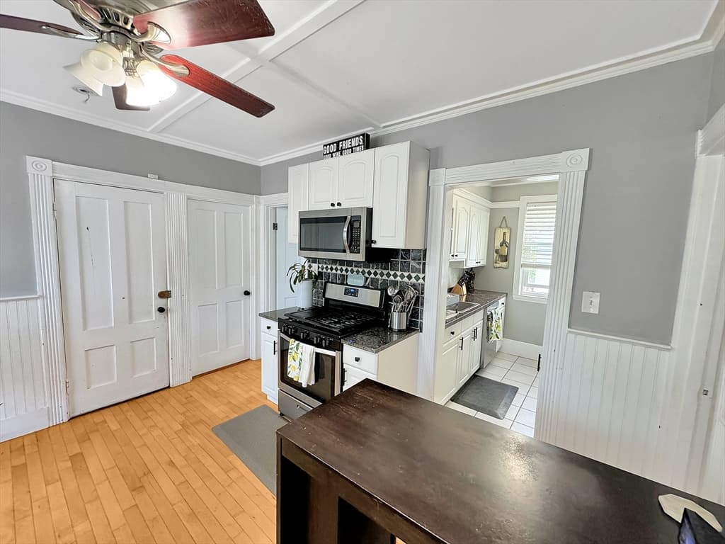 46 Allen St photo 4