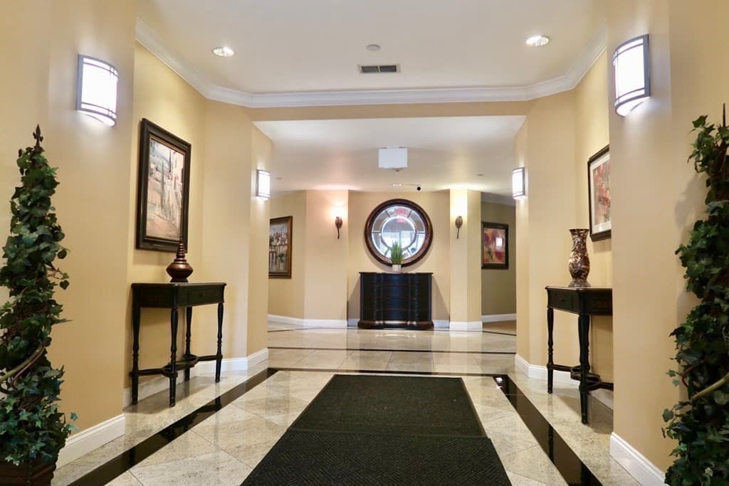 120 Wyllis Ave #202 photo 2