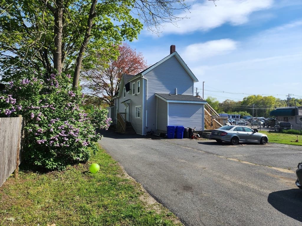 345 Winthrop St photo 2
