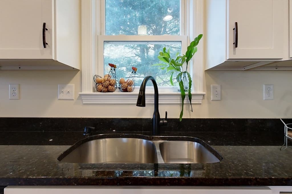 14 Cottage St #D photo 3