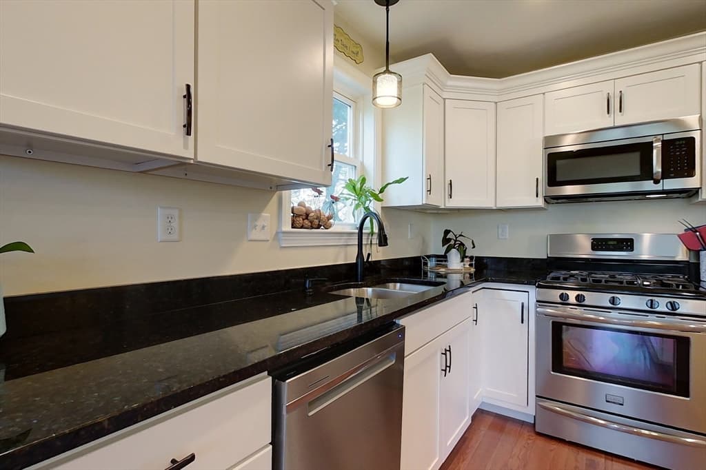 14 Cottage St #D photo 4