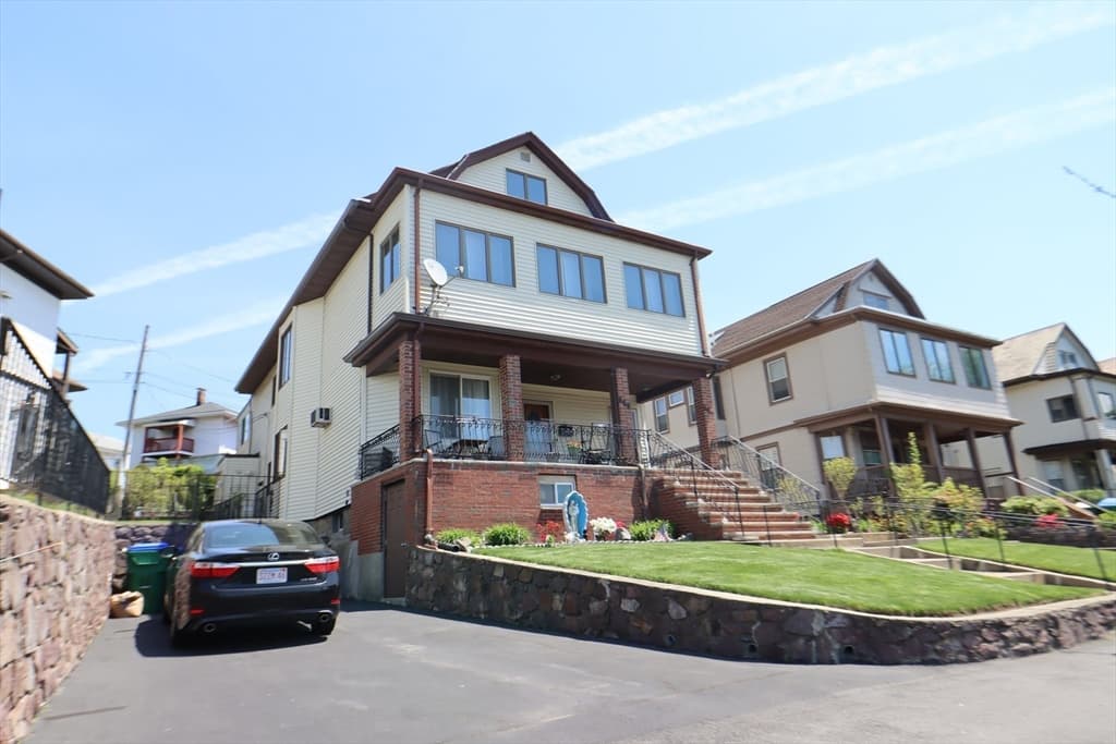 667 Fellsway photo 3