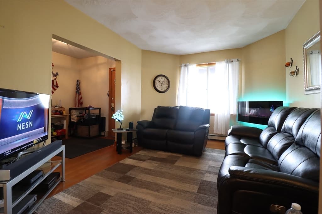 667 Fellsway photo 4