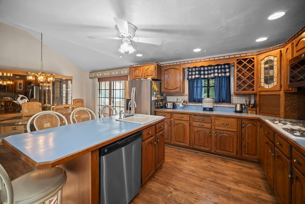 50 Mayflower Ln photo 2