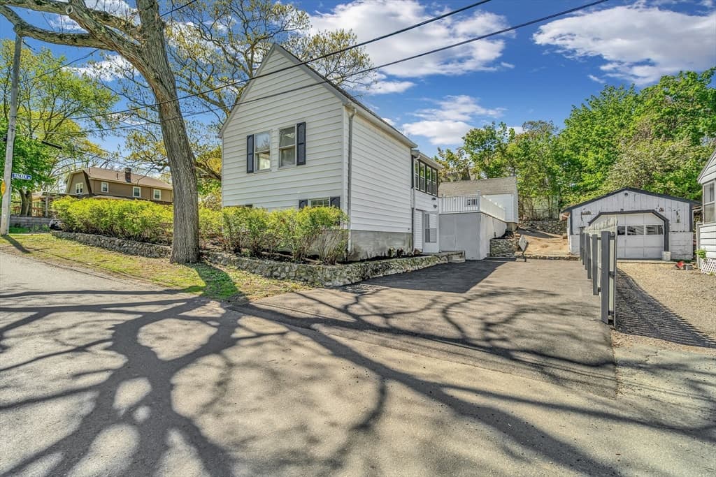 68 Hacker Road photo 4