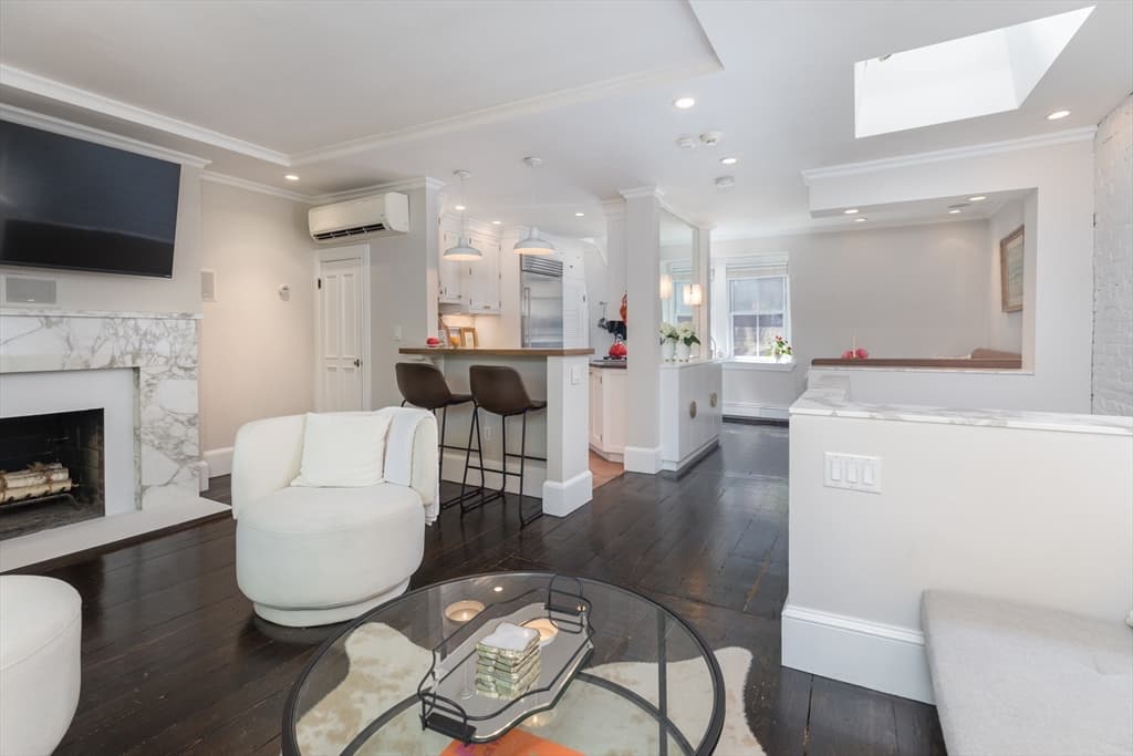 52 Gray St #2 photo 3