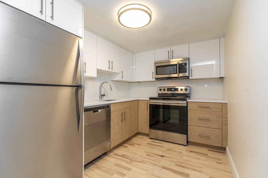 278 Beacon #16