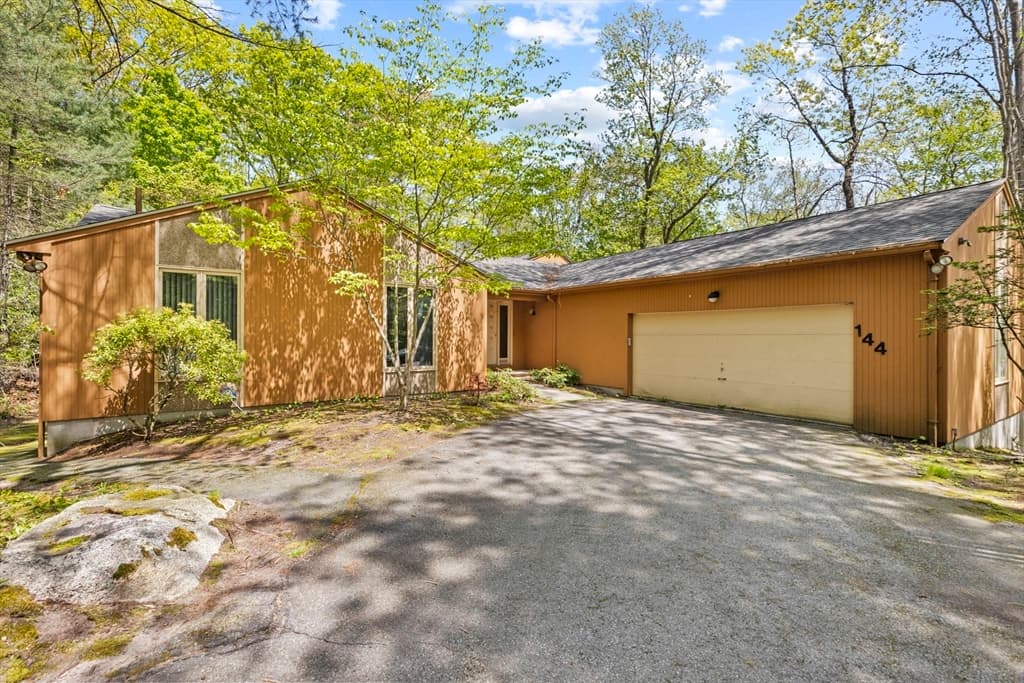 144 Brook Road photo 2