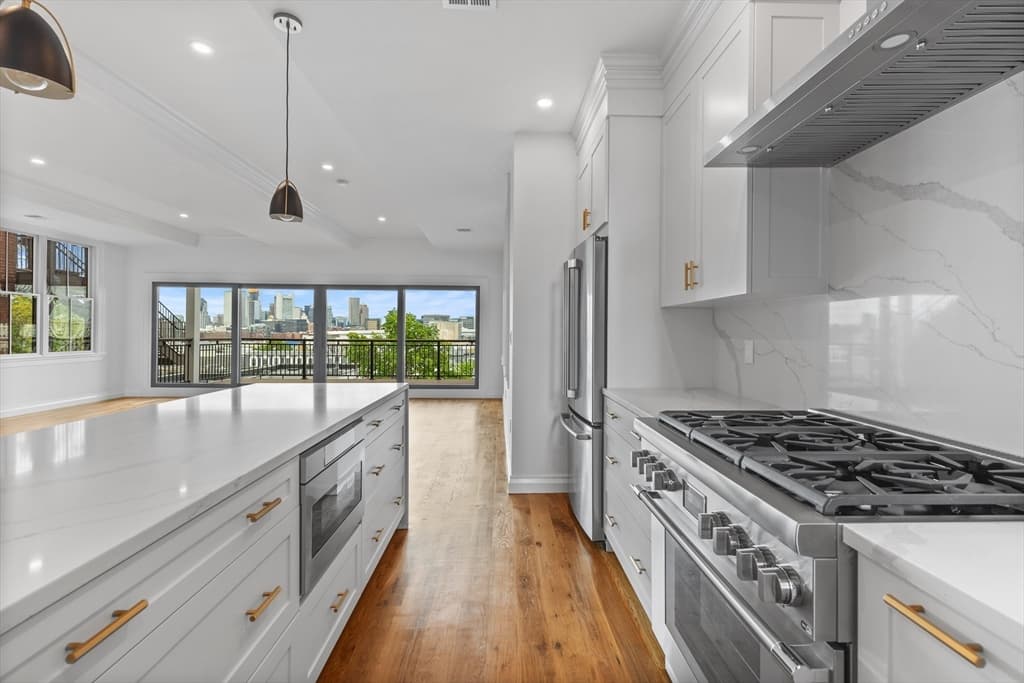 520 E Broadway #2