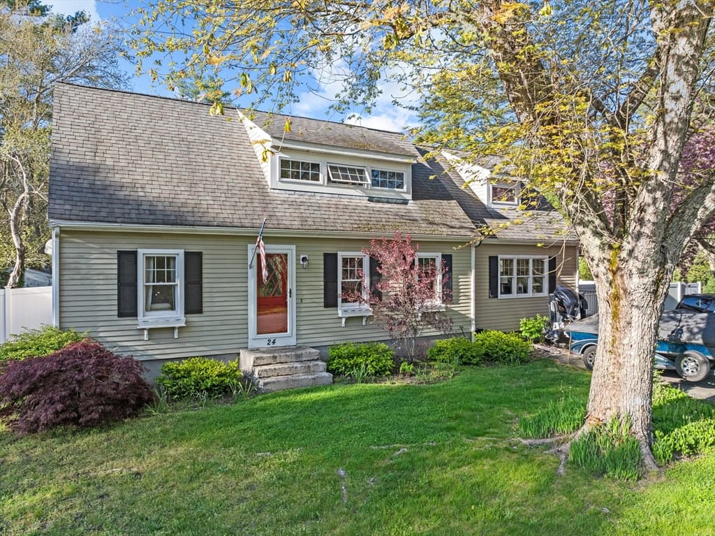 24 White Pine Ave photo 2