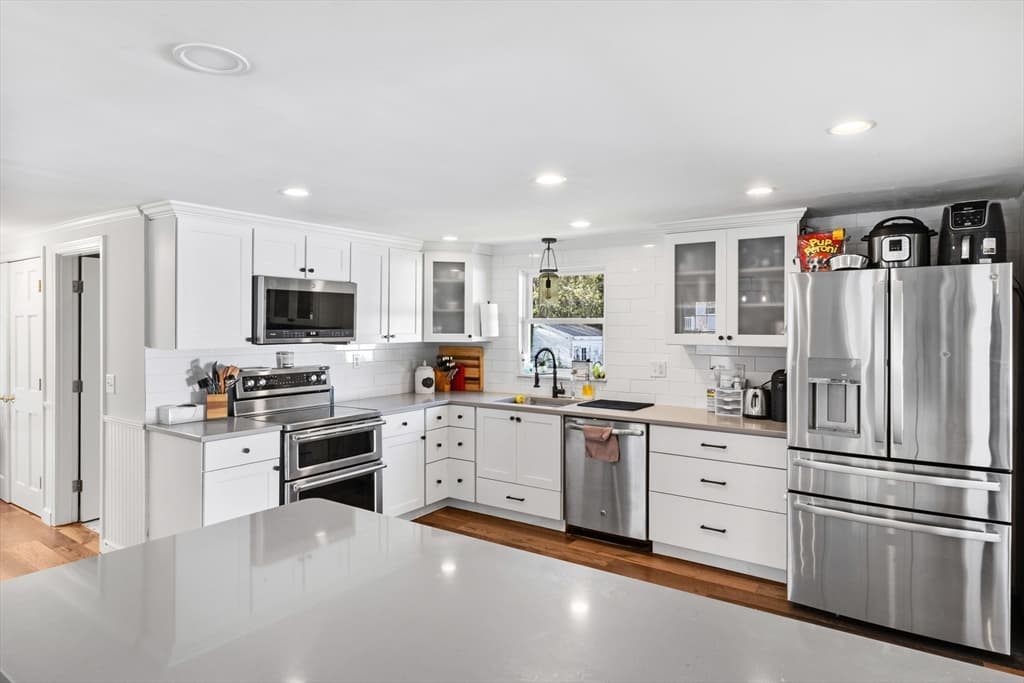 24 White Pine Ave photo 3