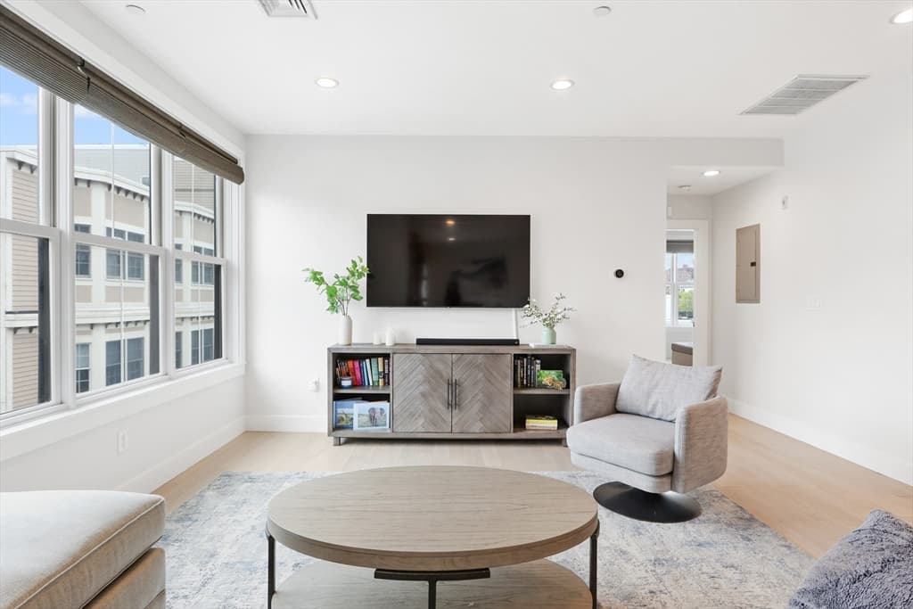 309 E Street #45 photo 2