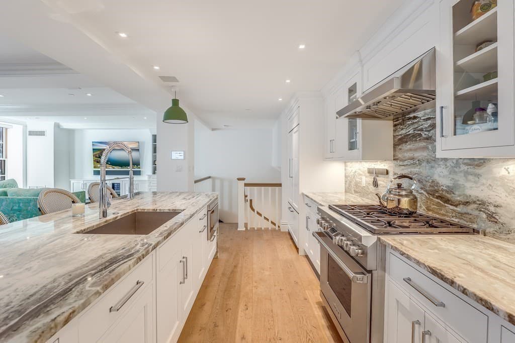 32 Derne St #2C photo 3